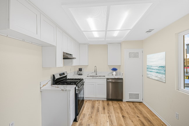 Building Photo - 1005 E Ave R