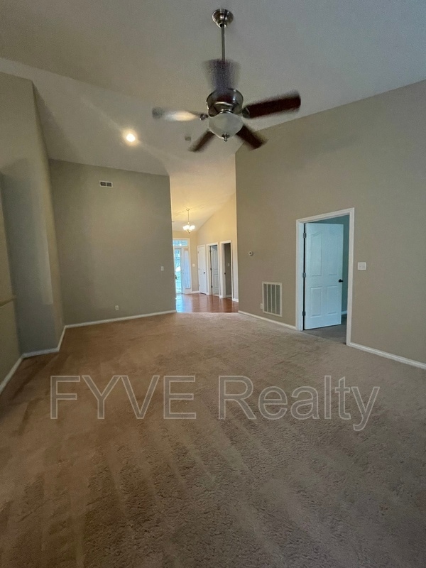 Foto del edificio - 1448 Graybrook Ln