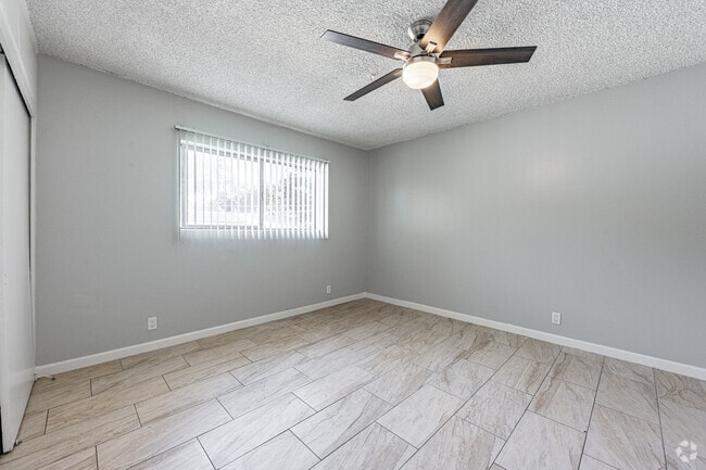 1BR, 1BA - 780SF - Bedroom - Berkeley Apartments