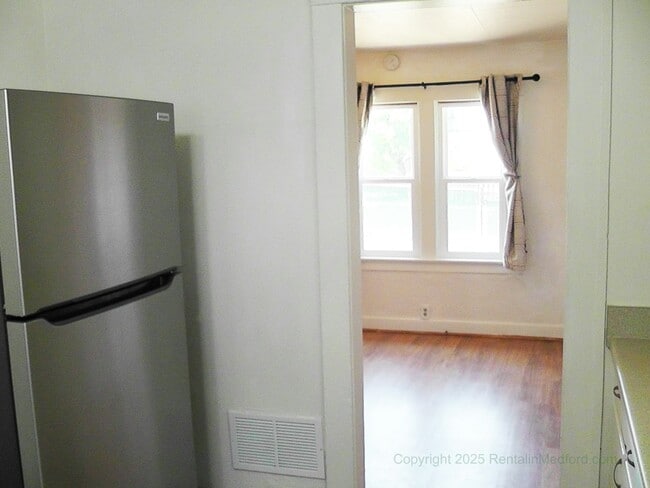 Building Photo - 209 Tripp St