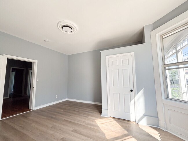 Building Photo - 478 S 15th St