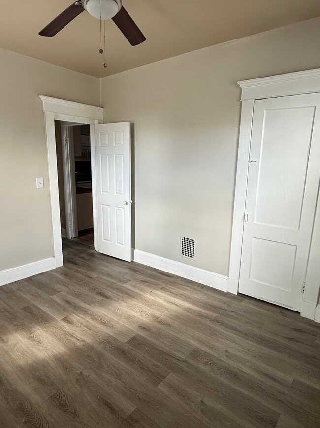 Foto del edificio - 813 Campbell Ave