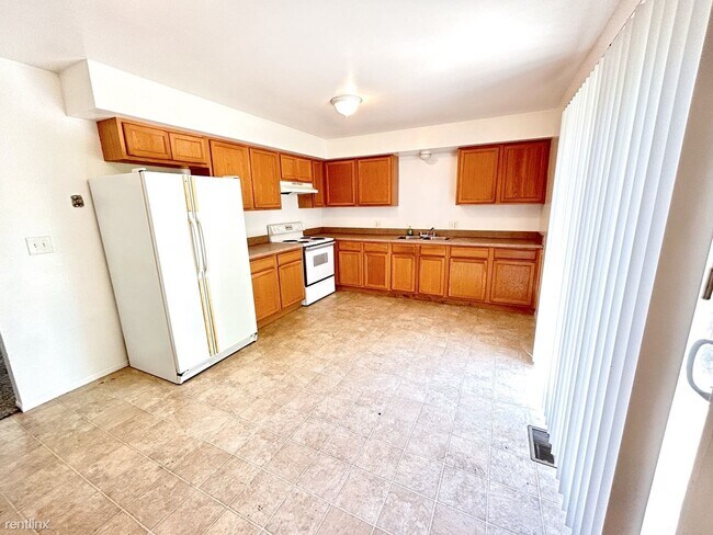 Foto del edificio - 3 br, 1.5 bath House - 23222 Marmon Ave 23...