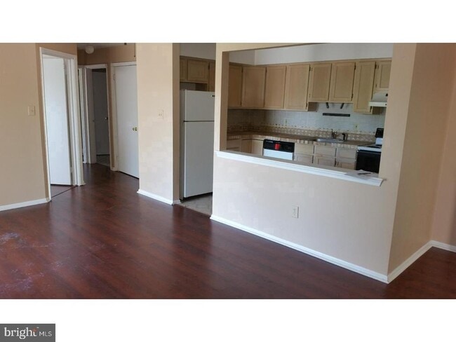 Foto del edificio - 321 Walden Cir