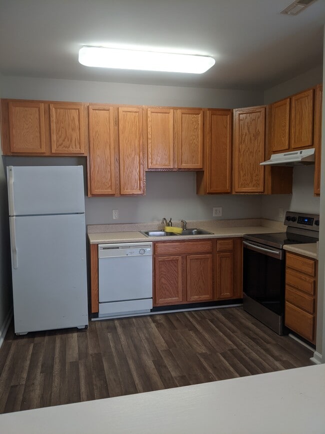 Building Photo - 330 Gilman Ln