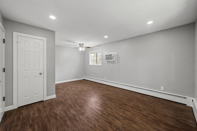 Building Photo - Spacious 1BR/1Bath apartment Available Ear...