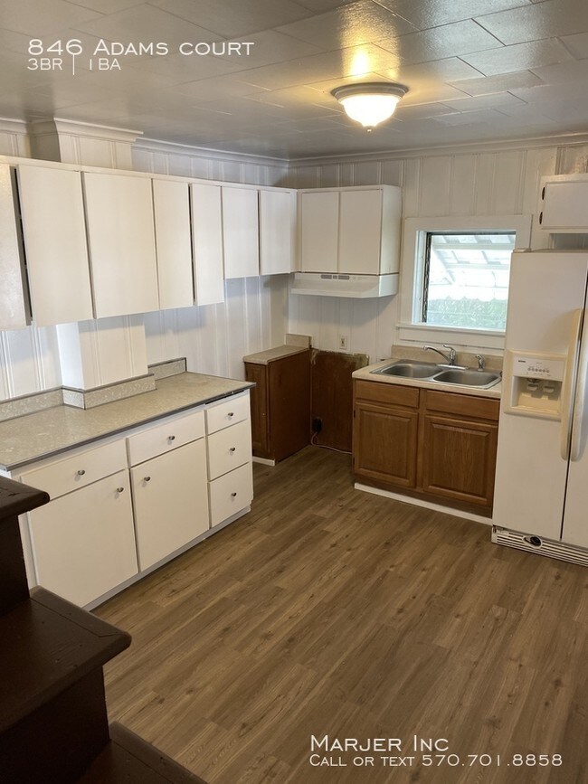 Building Photo - 3 bedroom 1/2 double for rent