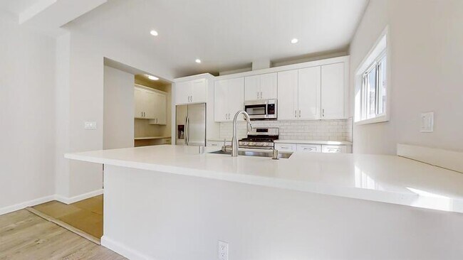 Building Photo - 5131 W 21st St