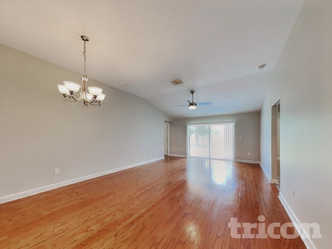 Foto del edificio - 13806 Newport Shores Dr