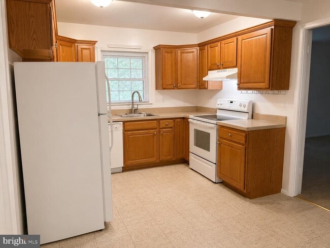 Building Photo - 2207 Hyson Pl