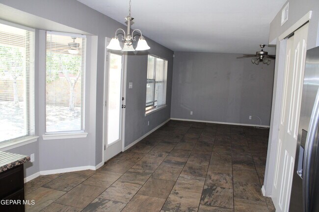 Foto del edificio - 12616 Christian Isaiah