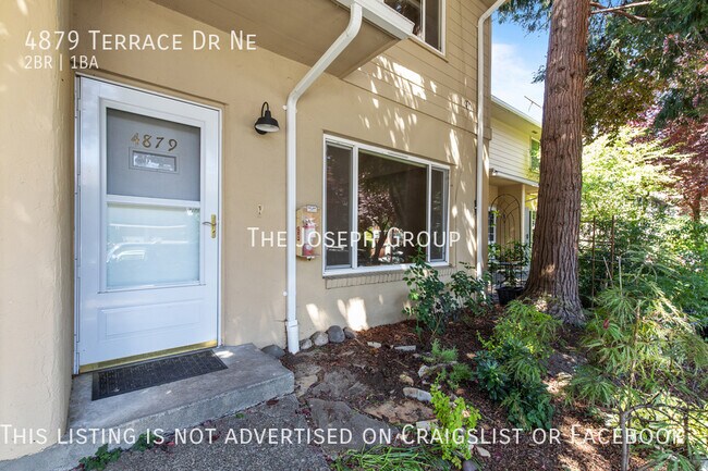 Building Photo - Bright and Cheery 2BD Townhome in Laurelhu...