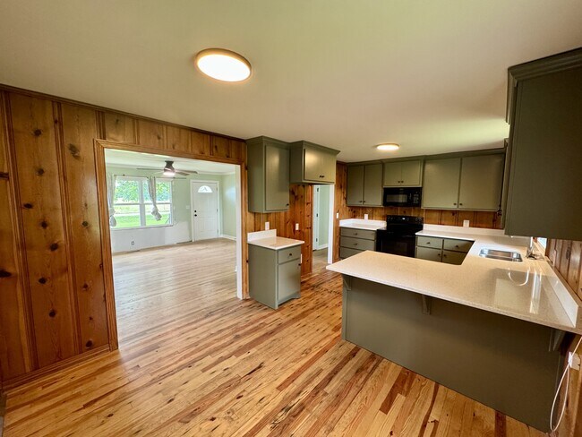 Foto del edificio - 28102 Salem Minor Hill Rd