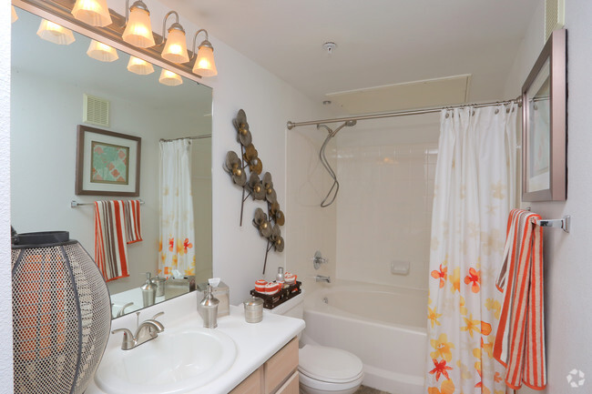 1BR - 793 SF - Bathroom - Prairie Springs