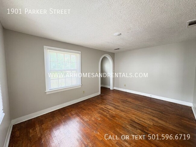 Building Photo - 1901 Parker St
