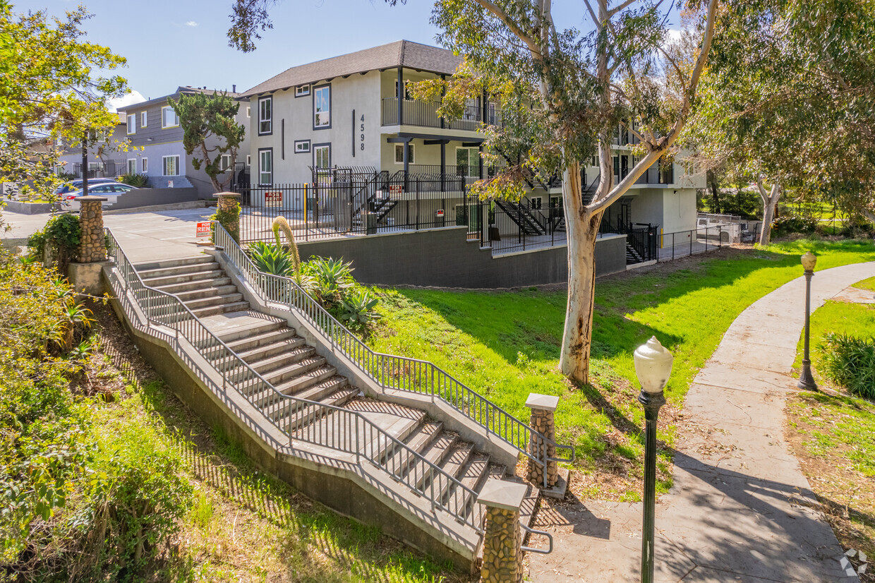 Primary Photo - Park Place View Apartments