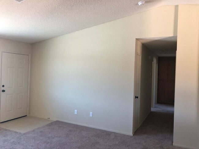 Building Photo - 3 Bedroom Home in Trail Estates! AVAILABLE...