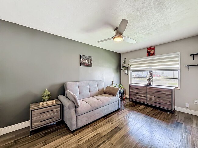 Foto del edificio - 18296 Mediterranean Blvd