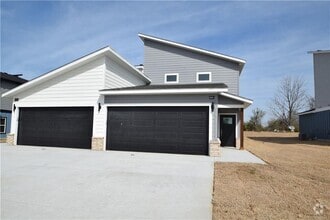 Building Photo - 1508 SW Casuarina Dr