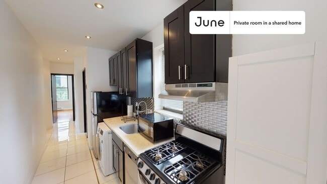 Foto del edificio - Room in Shared 3 bed/1 bath home