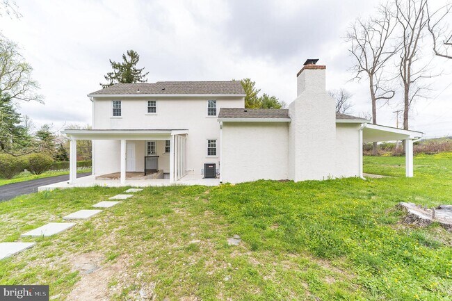 Building Photo - 998 N Valley Forge Rd
