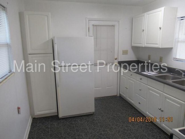 Building Photo - 1030 Trenton Dr
