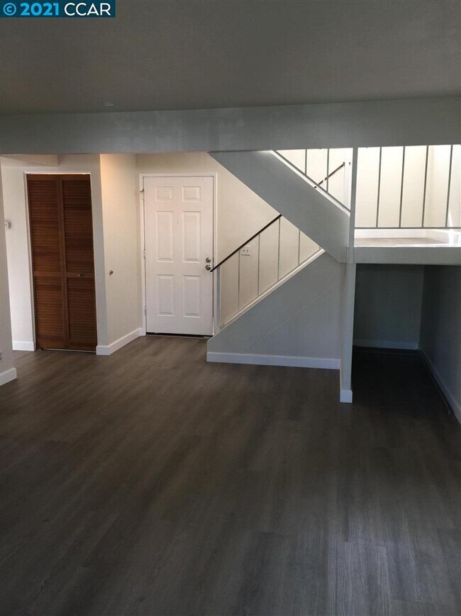 Building Photo - 56 Mozden Ln