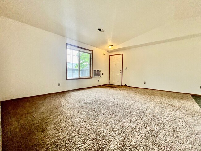 Building Photo - SAIY01