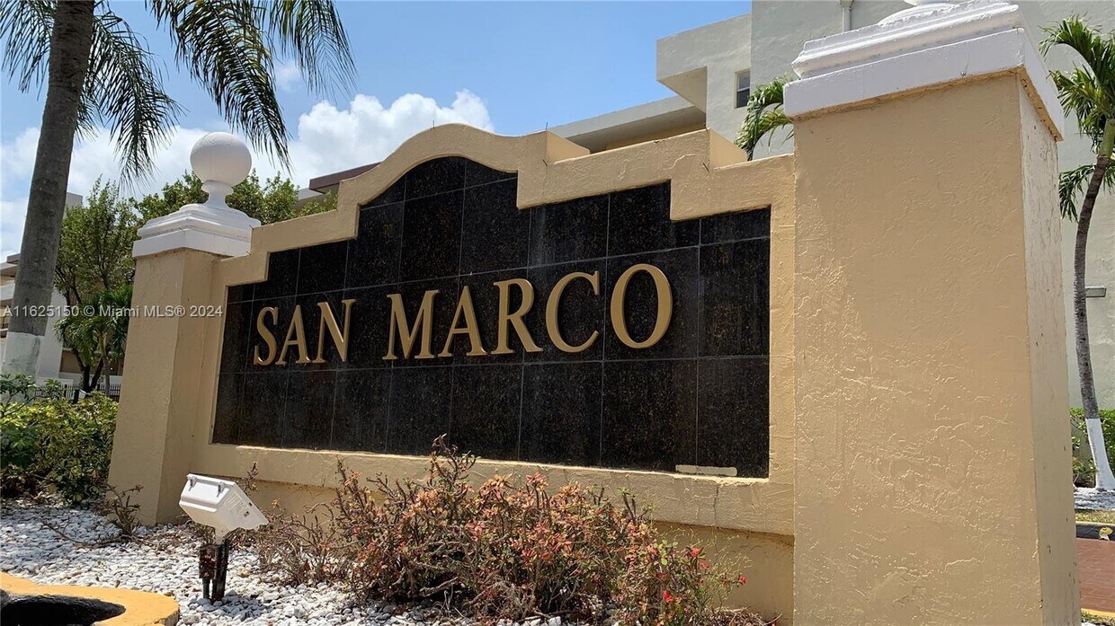 Foto principal - 8830 Fontainebleau Blvd