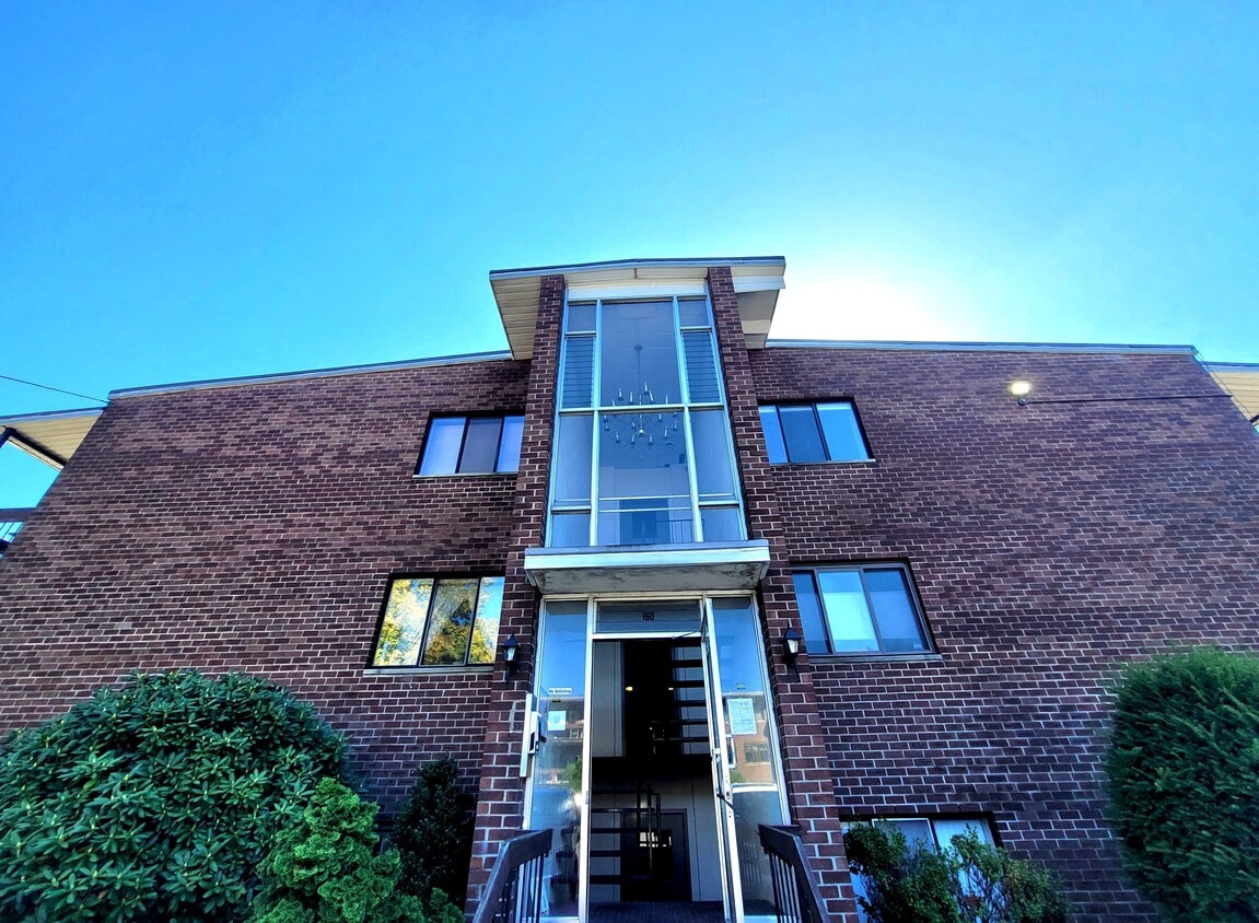 160 Elm St Unit 4, Braintree, MA 02184 Condo for Rent in Braintree