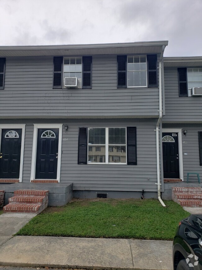 Building Photo - 1100 Pineland Ave