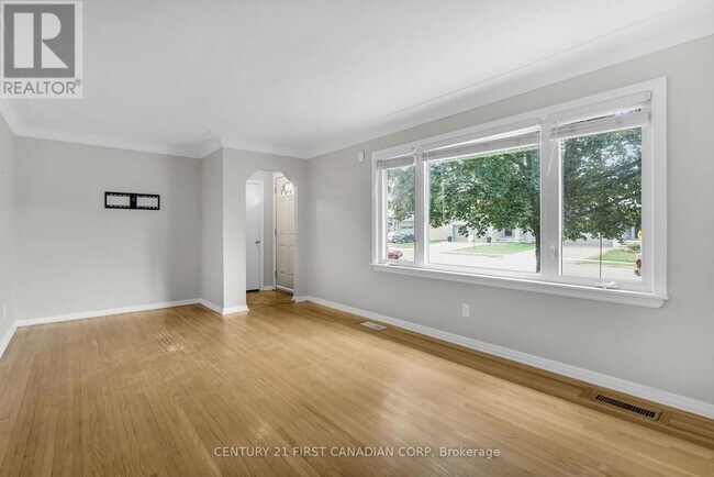 Photo du bâtiment - 638 Tennent Ave