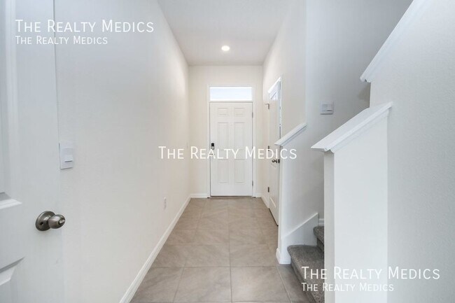 Building Photo - Beautiful, BRAND NEW 3 Bedroom, 2.5 Bathro...