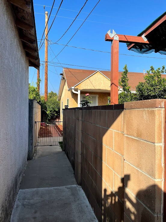 Building Photo - 554 N Keystone St