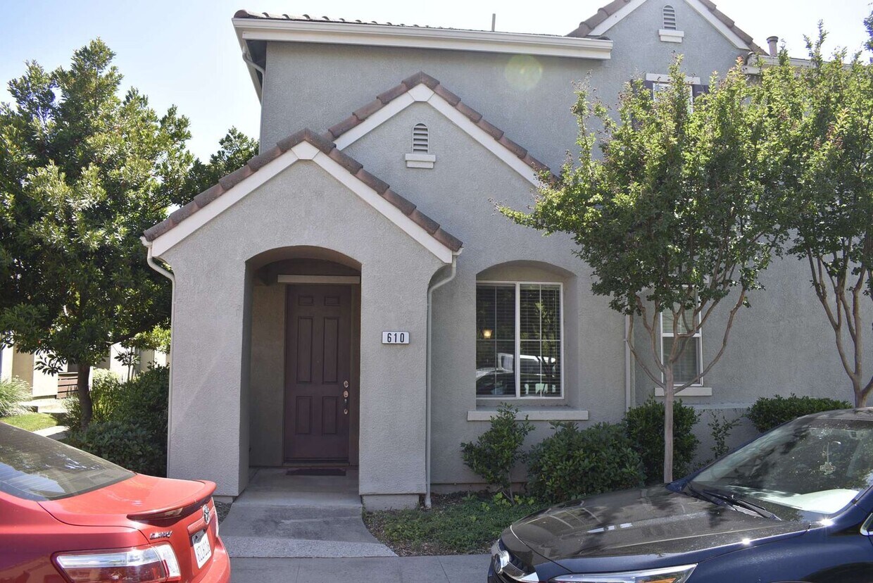 Primary Photo - 610 Dante Cir