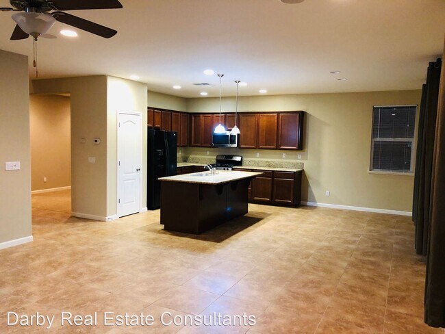 Building Photo - 4 br, 3.5 bath House - 1033 Clear Lake Drive
