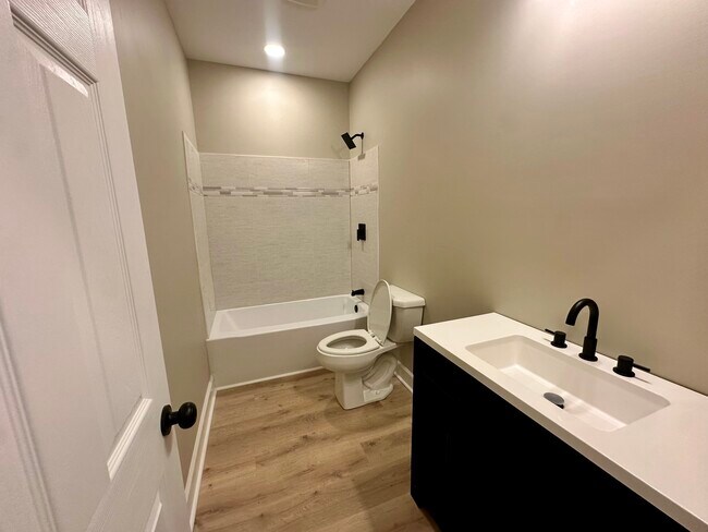 Foto del edificio - 228 Sylvan Rd