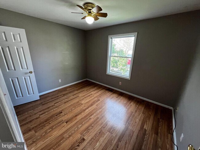 Foto del edificio - 8480 Ashby Ave