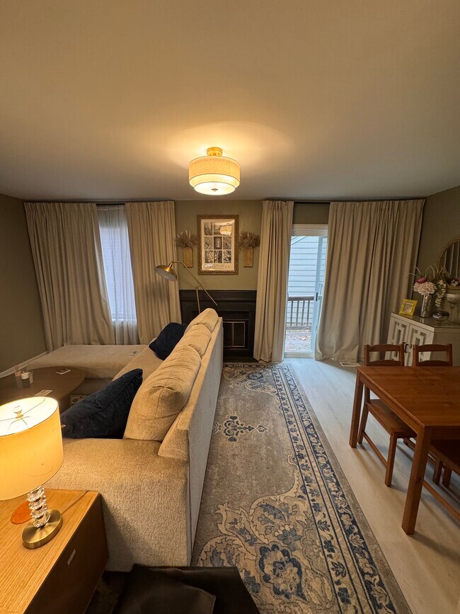 Living area - 1967 Airy Cir