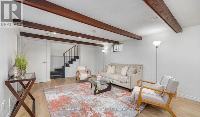 Building Photo - 12 Wardencourt Dr