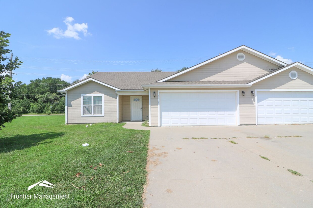 4 br, 2 bath House - 2725 Brookglen Circle 1 Photo