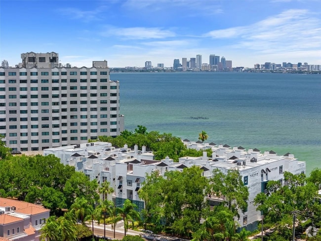 Building Photo - 4950 Bayshore Blvd