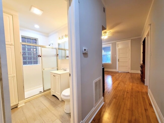 hallway + bathroom - 2334 Euclid Ave