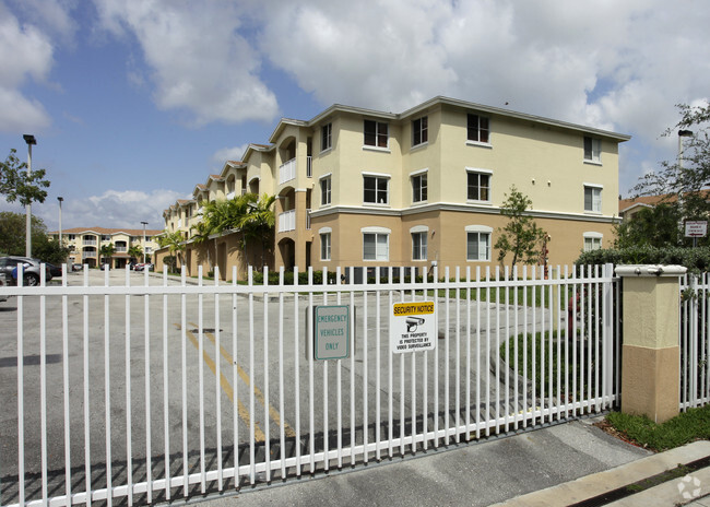 Foto del edificio - Welcome to Your Ideal Home in North Miami'...