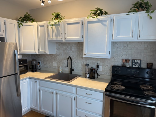 Building Photo - 65 Sherman St