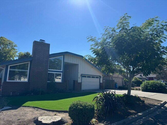 Foto del edificio - Beautifully Updated 3-Bedroom Home – First...