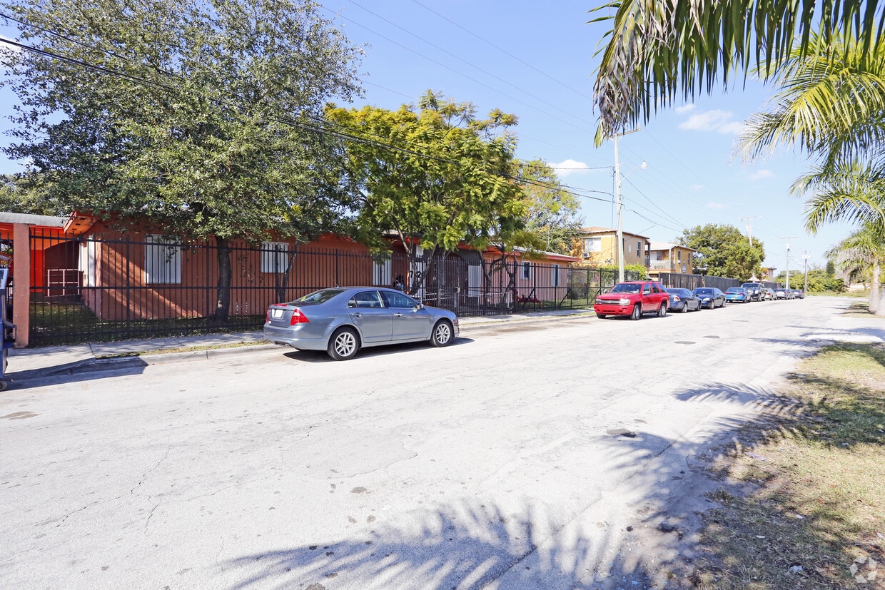 Building Photo - 7160 NW 14th Pl