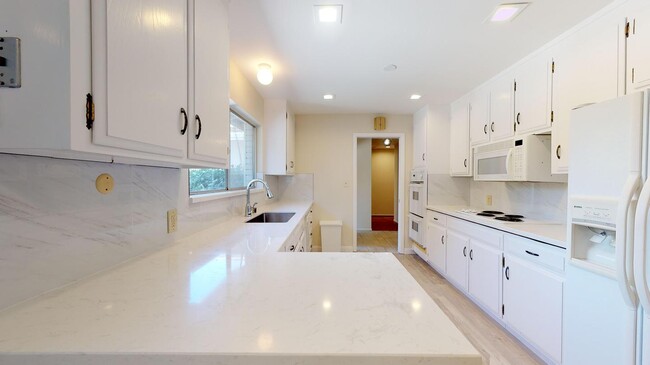 Building Photo - Room in 6 Bedroom Home at 1233 Levin Ave