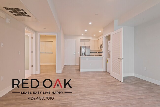 Foto del edificio - Gorgeous Two Bedroom with Central Heat and...