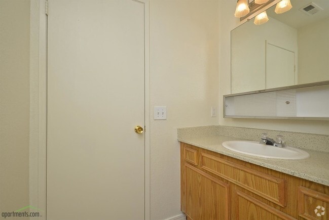 Bathroom - The Oaks Apartments